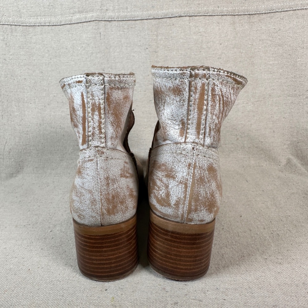 Diba True Walnut Grove White Distressed Crackle Leather Western Ankle Boots 9 - Picture 3 of 9
